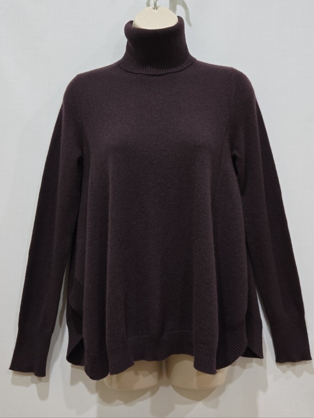 Hayden 100% Cashmere Turtleneck Sweater S Dark Purple Quiet Luxury Minimalist